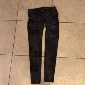 Alo Yoga Camo legging
